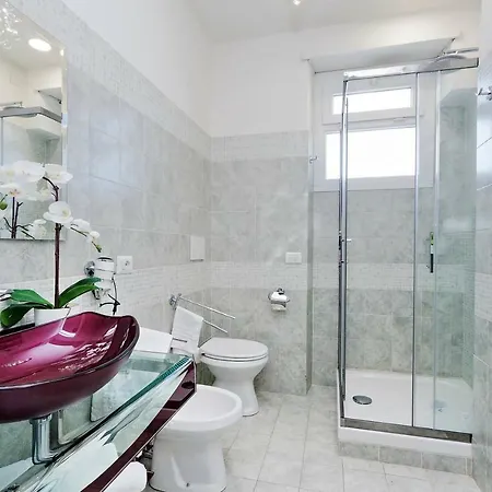 Luxury Rom